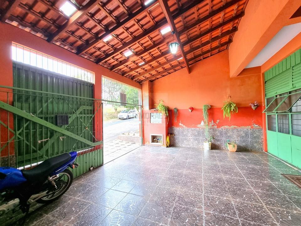 Casa à venda com 3 quartos, 267m² - Foto 2